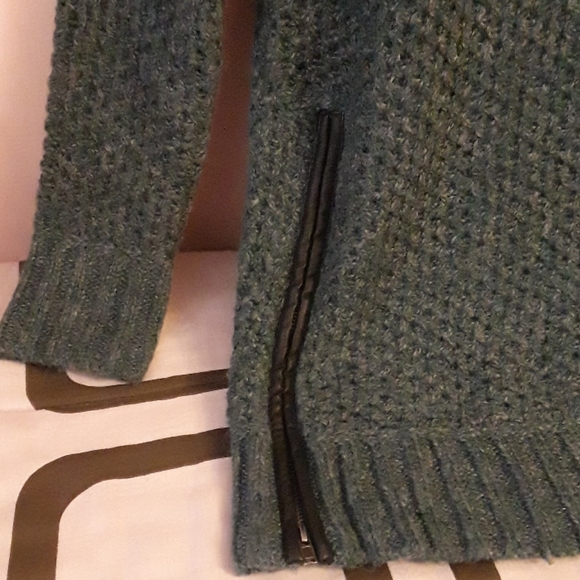 NWT Banana Republic Women's Mock-neck Sweater - Picture 4 of 12